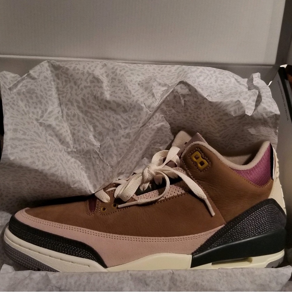 Brand new Nike Jordan 3’s in the box.